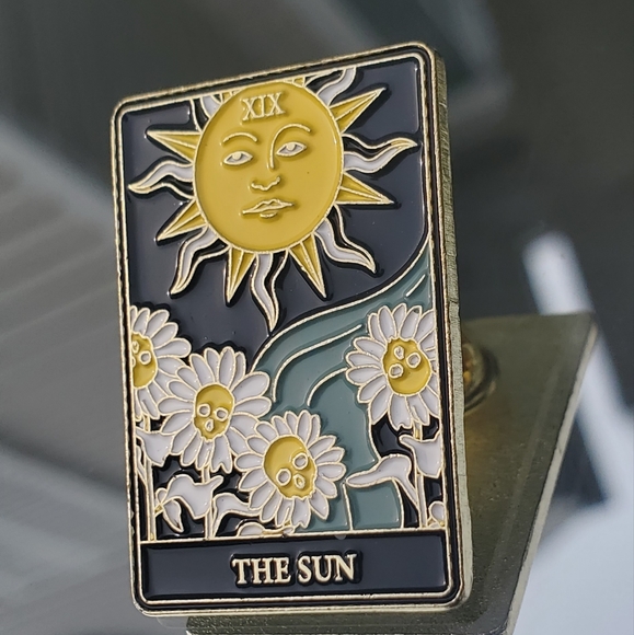 🌞🐈‍⬛THE SUN TAROT CARD PIN🌞 - Picture 2 of 4